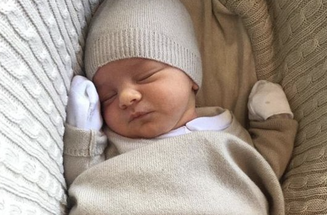 Wat trek je je baby 's nachts aan bij warm weer?