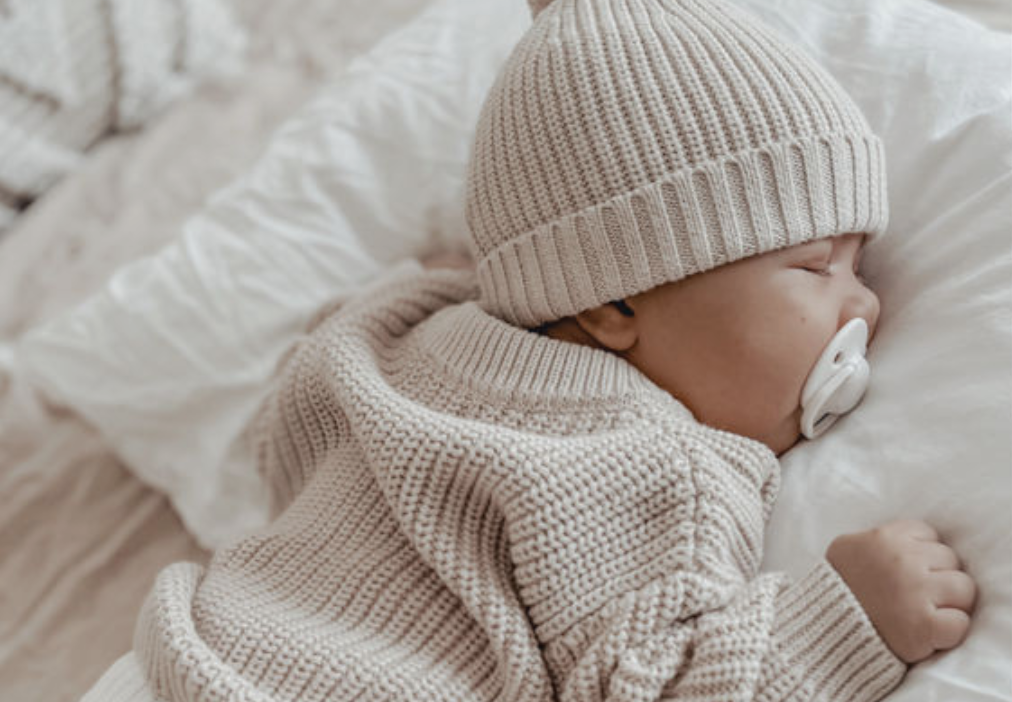 Illustratie bij: Vanaf welke leeftijd is het medisch normaal dat een baby doorslaapt?