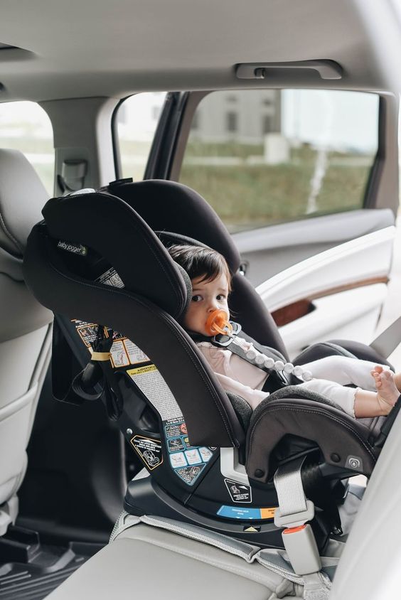 Illustratie bij: Waarom zitten er geen airbags achterin de auto, voor de kinderen?