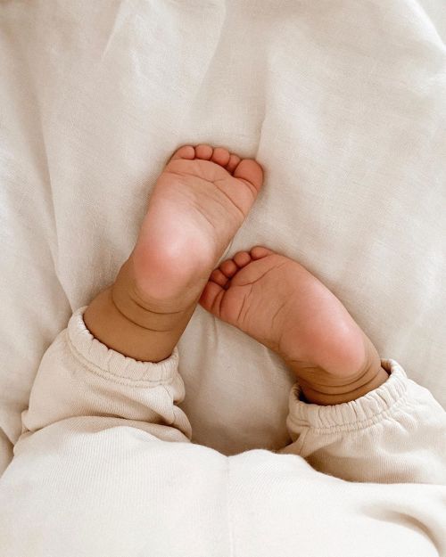 Illustratie bij: ‘Kan ik de naam van het stilgeboren kind van mijn vriendin gebruiken voor mijn eigen baby?’