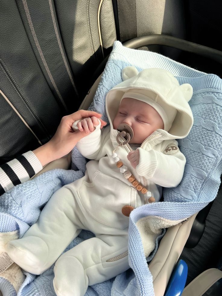 Illustratie bij: ‘Is het raar als mijn ouders drie keer in de week op onze baby passen?’