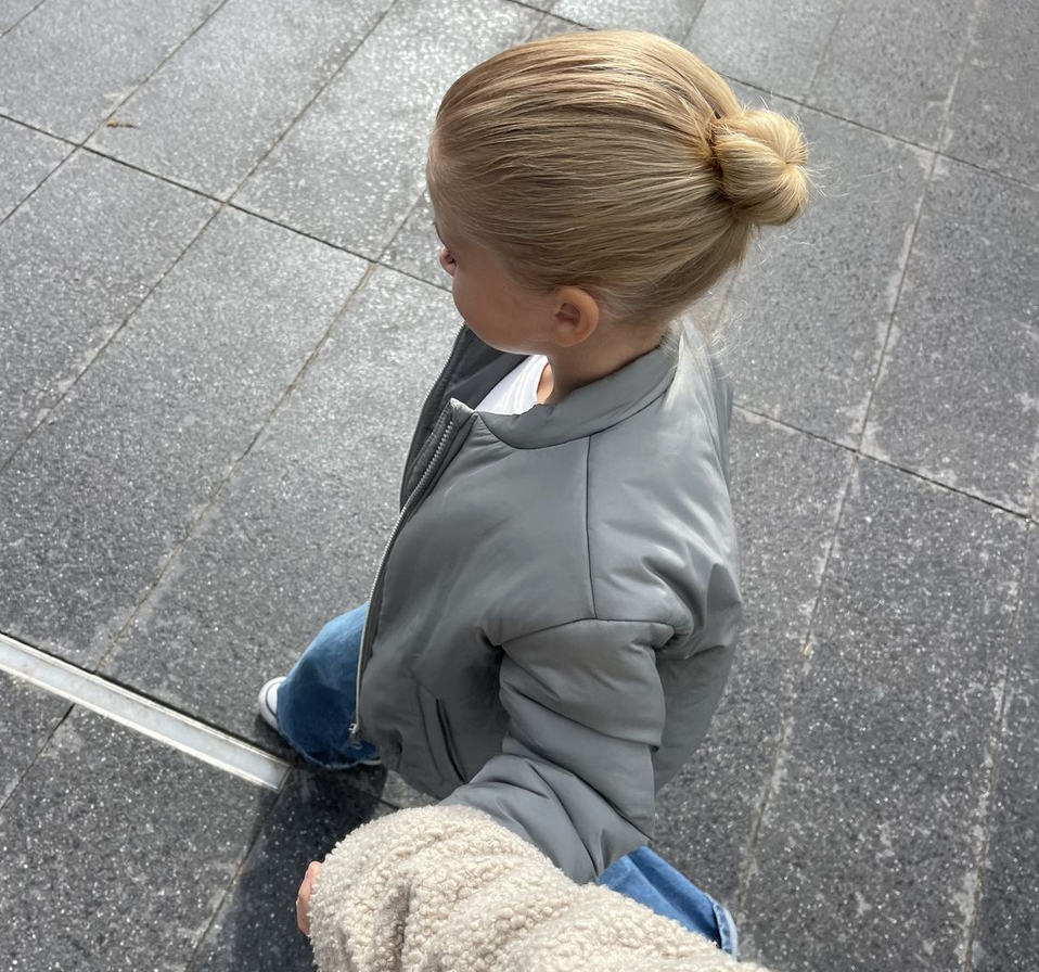 Illustratie bij: ‘Is het raar dat de leidsters mijn peuter als straf op de gang zetten en haar vervolgens minutenlang negeren?’