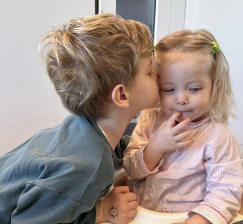 Illustratie bij: ‘Mijn kind is overduidelijk het lievelingetje van de juf en ik schaam me daar een beetje voor’