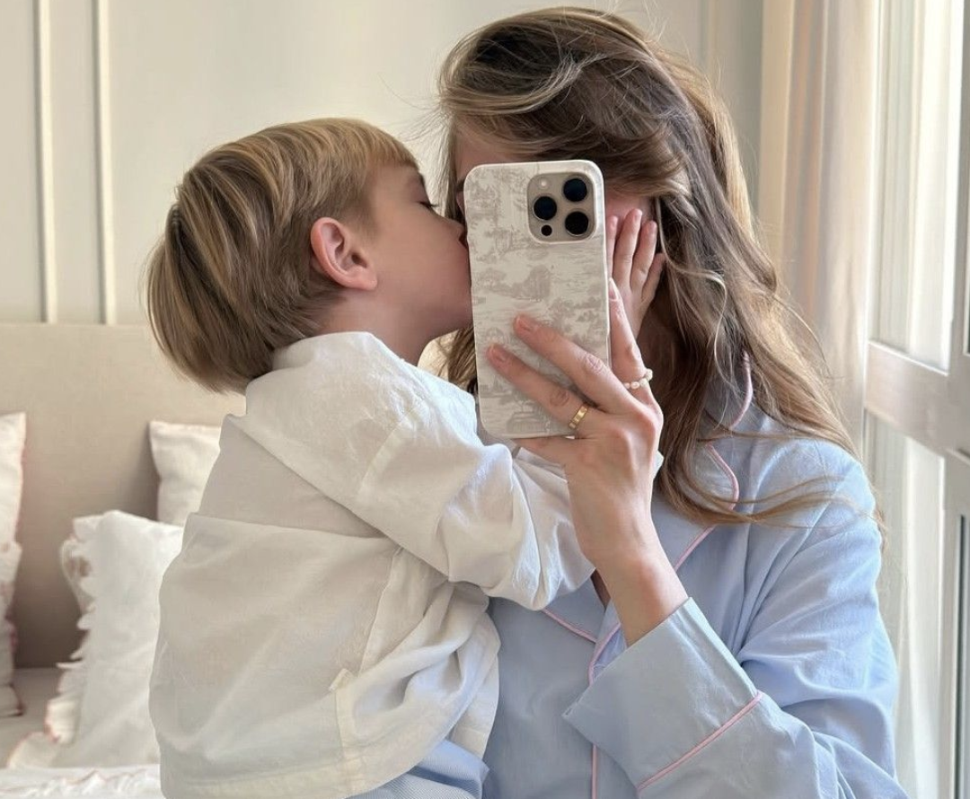 Illustratie bij: ‘Mensen zijn totaal verbaasd dat ik mijn zoon van 4 jaar gaatjes in zijn oren voor oorbelletjes heb gegeven’