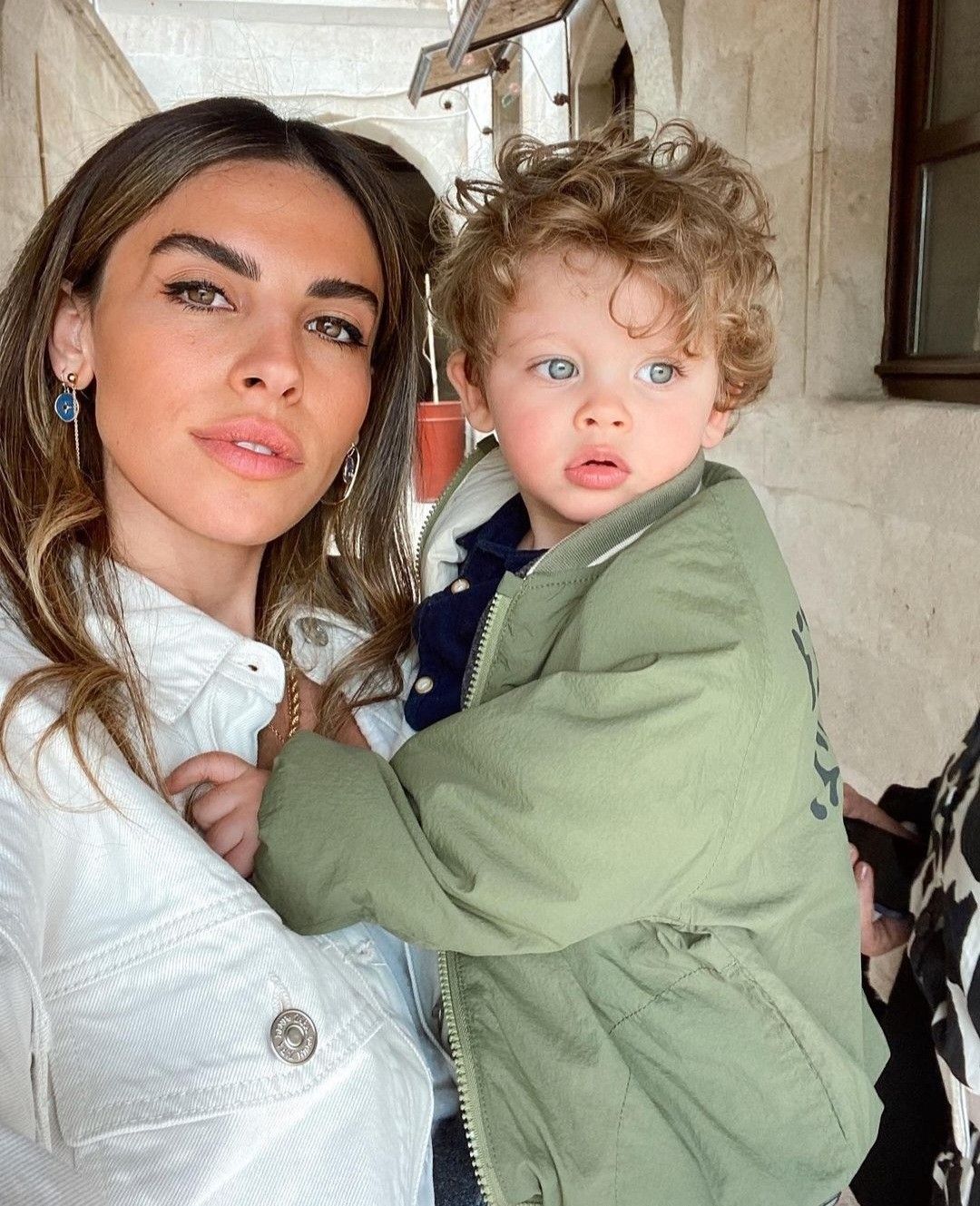 Illustratie bij: ‘Is het erg om op mijn enige mamadag mijn kind op de sportschool een uur naar de crèche te brengen?’