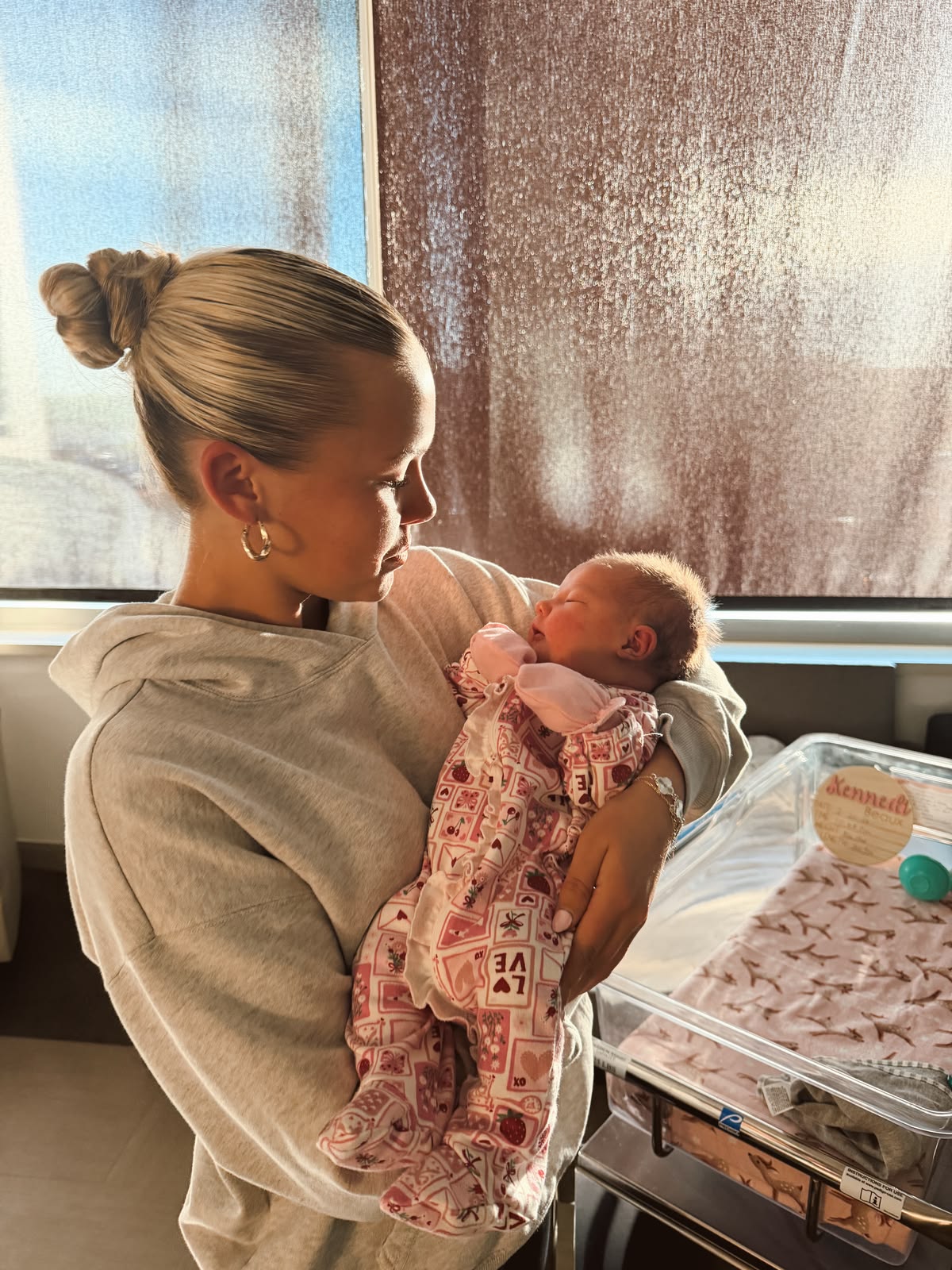 Illustratie bij: Vanaf 2027 krijgen ouders meer kinderbijslag: reken maar op 300 euro extra per kind