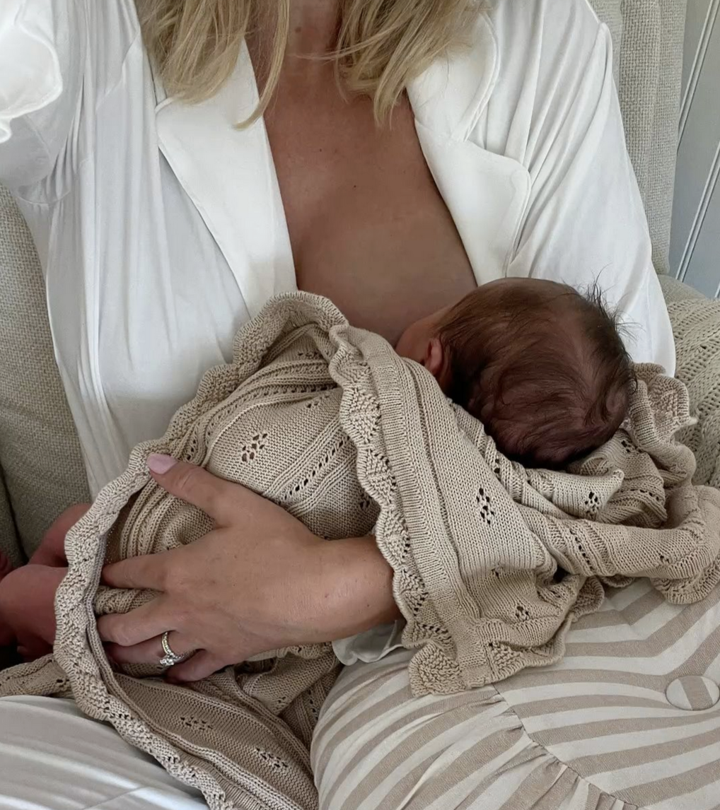 Illustratie bij: Dit drankje lijkt onschuldig, maar mag je absoluut niet drinken als je borstvoeding geeft