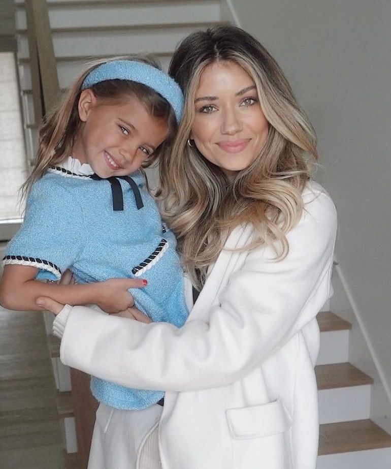 Illustratie bij: ‘De afkorting van de naam van haar kind klinkt lachwekkend genoeg als een vreselijk ordinair scheldwoord’