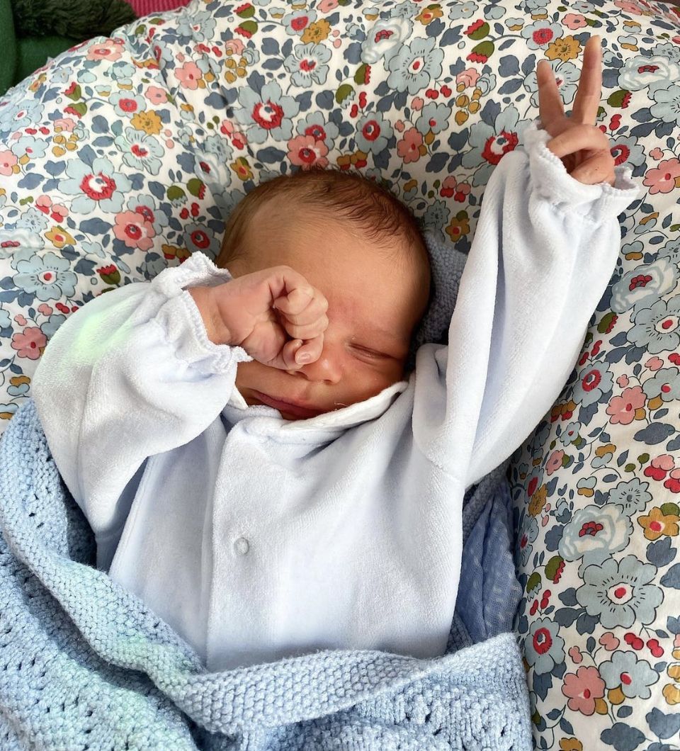 Illustratie bij: Waarom white noise aanzetten om je baby in slaap te krijgen, eigenlijk heel gevaarlijk is