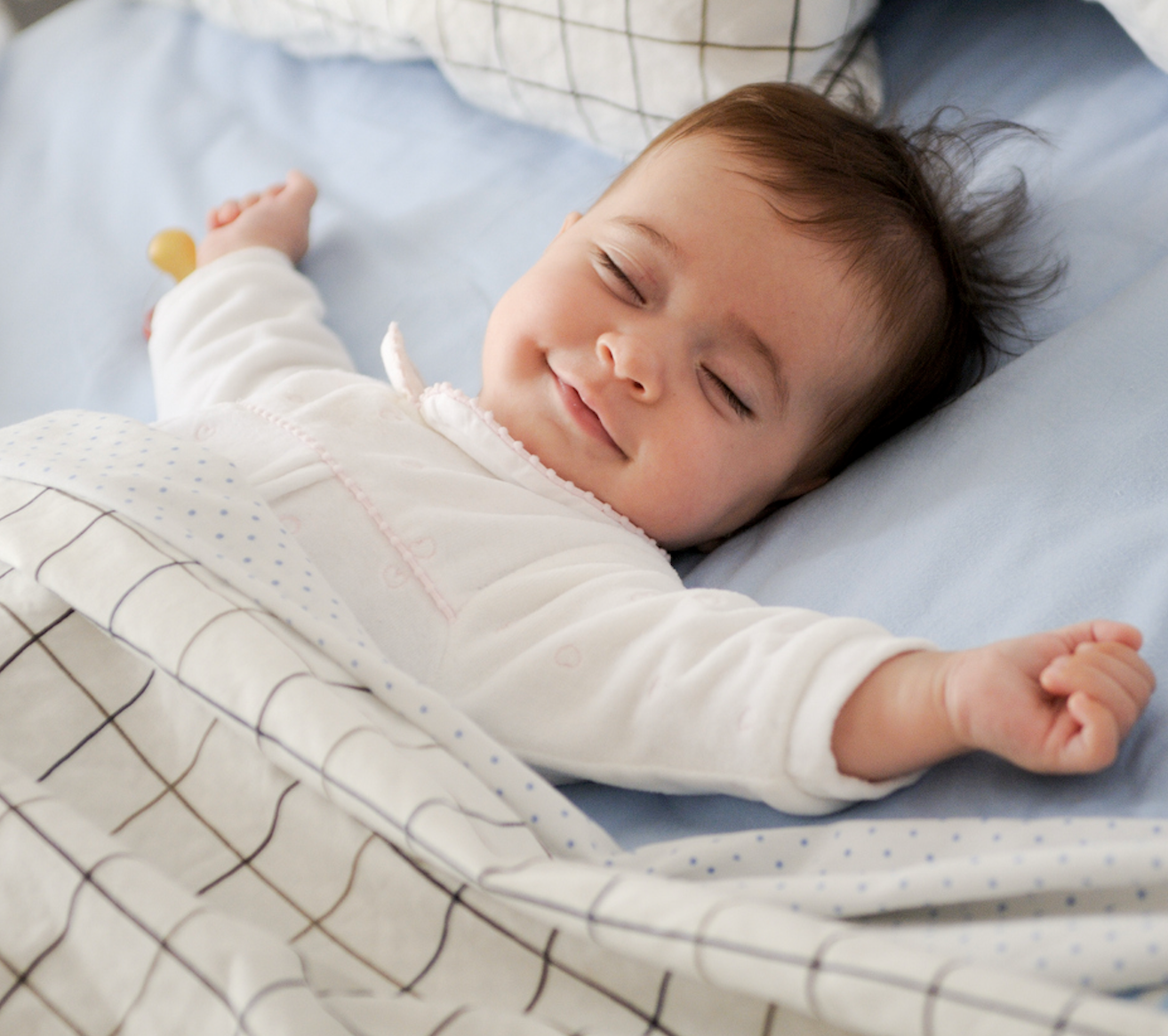 Illustratie bij: Maak je baby juist wakker als hij bijna wakker wordt: deze vreemde slaaptruc zou helpen om door te slapen