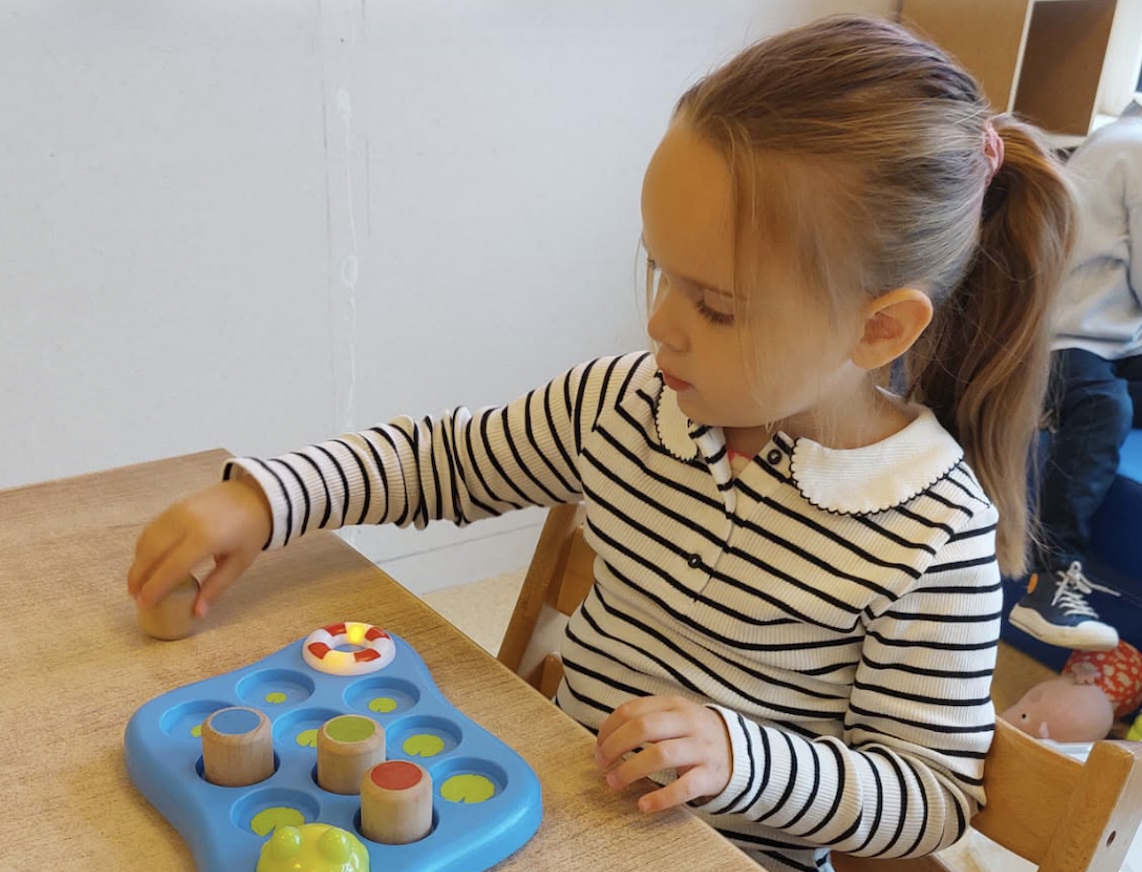 Illustratie bij: Yara (3) heeft autisme en praat nog niet: ‘Mensen hebben vaak een hard oordeel klaar’